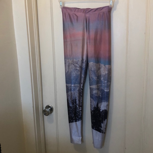 Rare blackmilk pink mountains leggings - Picture 2 of 7